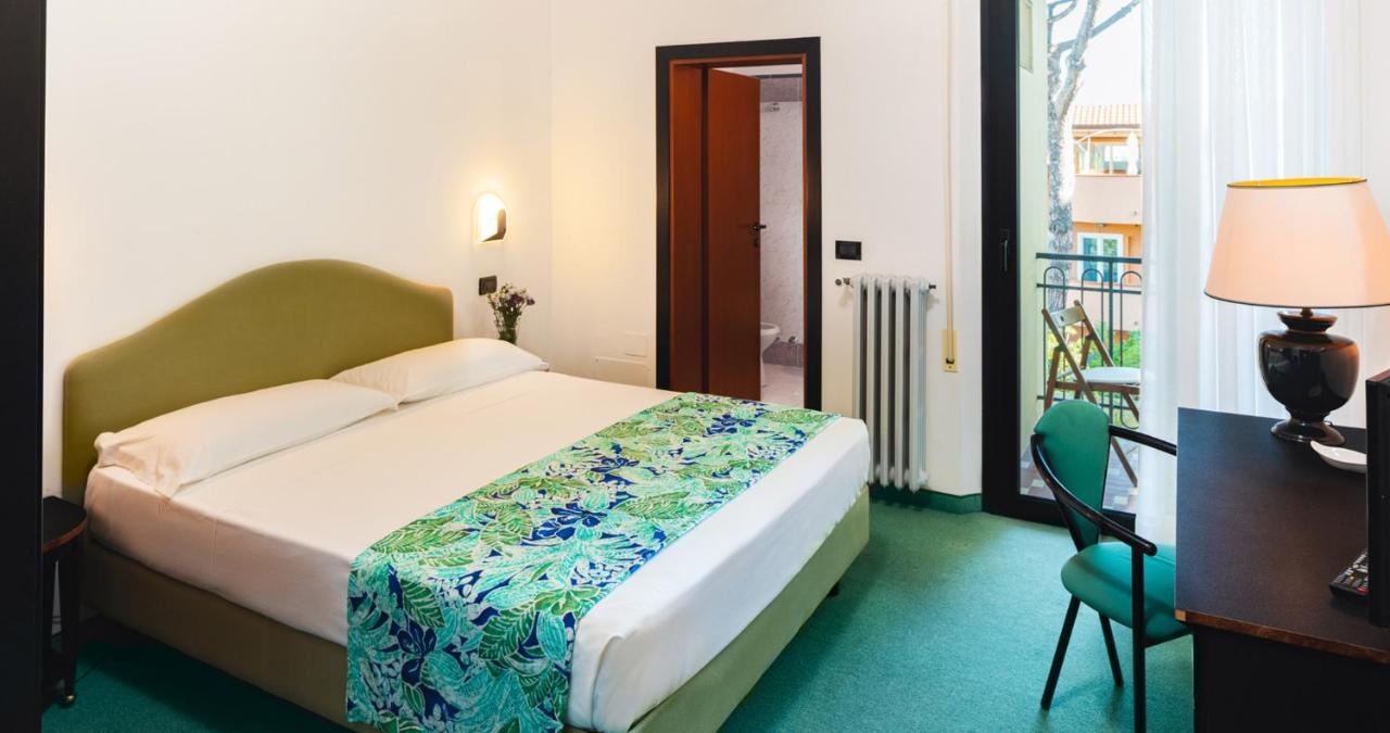 Quarto com Cama de Casal ou 2 de Solteiro