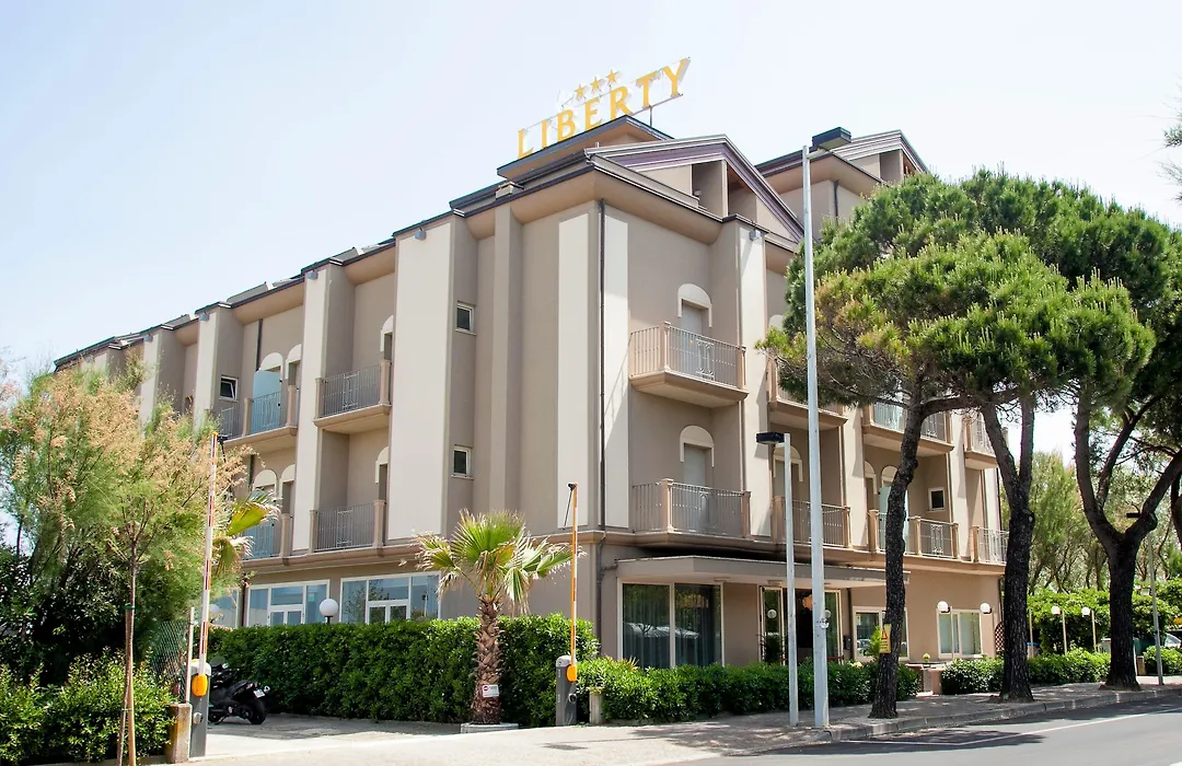 Hotel Liberty Beach - Parking & Beach-1
